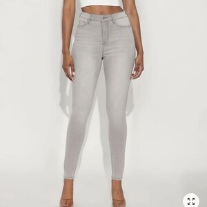 Fashion nova new  bootylifting Gray Skinny Jeansnew with tag